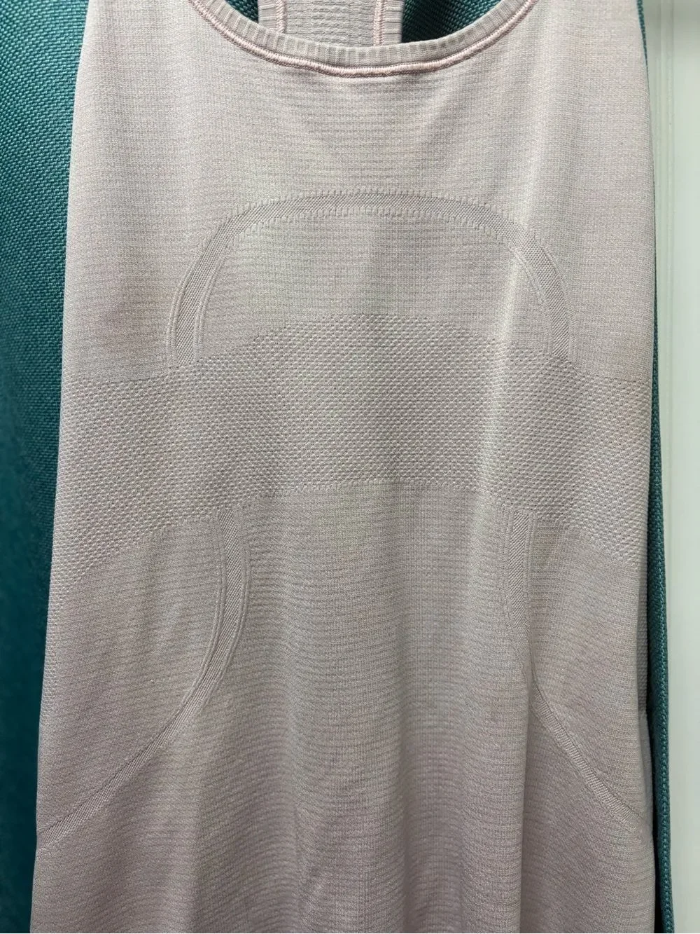 lululemon athletica excellent r5